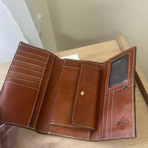 patricia nash 𖤓 metallic trifold wallet. euc. - Picture 6 of 6